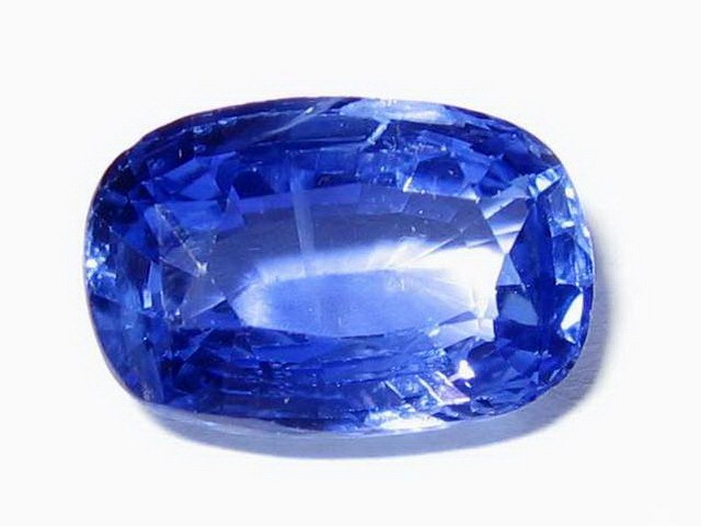 Το Sapphire είναι ιδανικό για κορίτσια με καφετιά μάτια